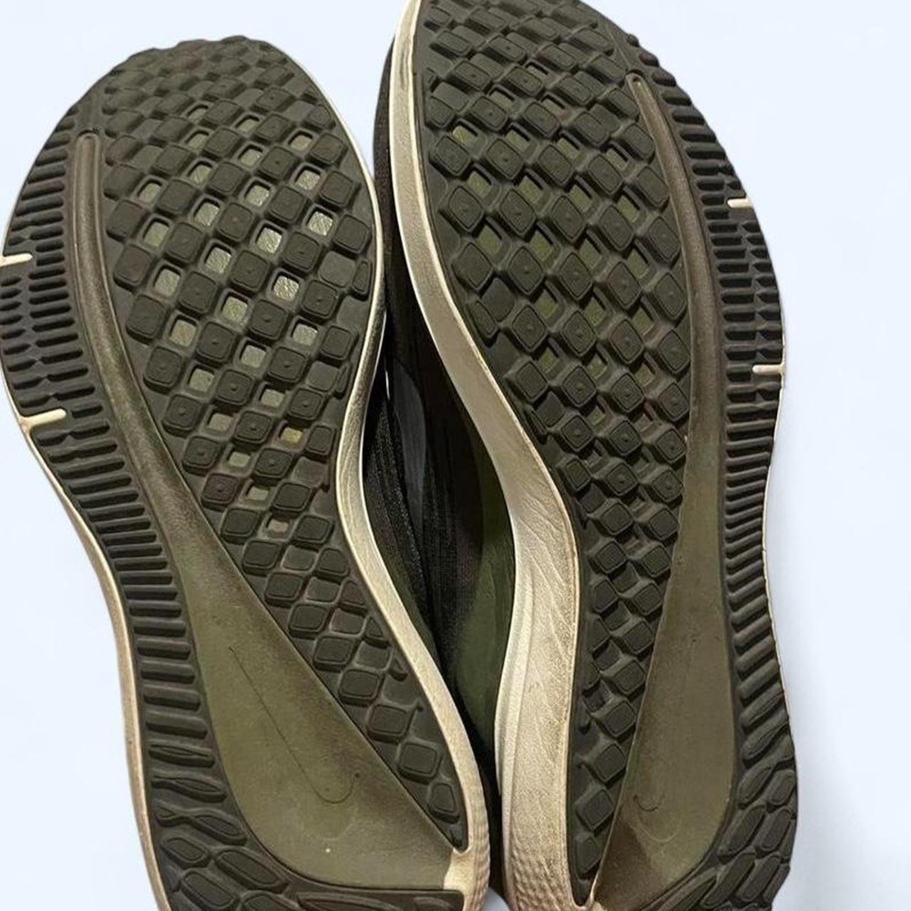 Nike Air Winflo 9 running shoes size 11 in the Sequoia Cargo Khaki colorway - Picture 6 of 8